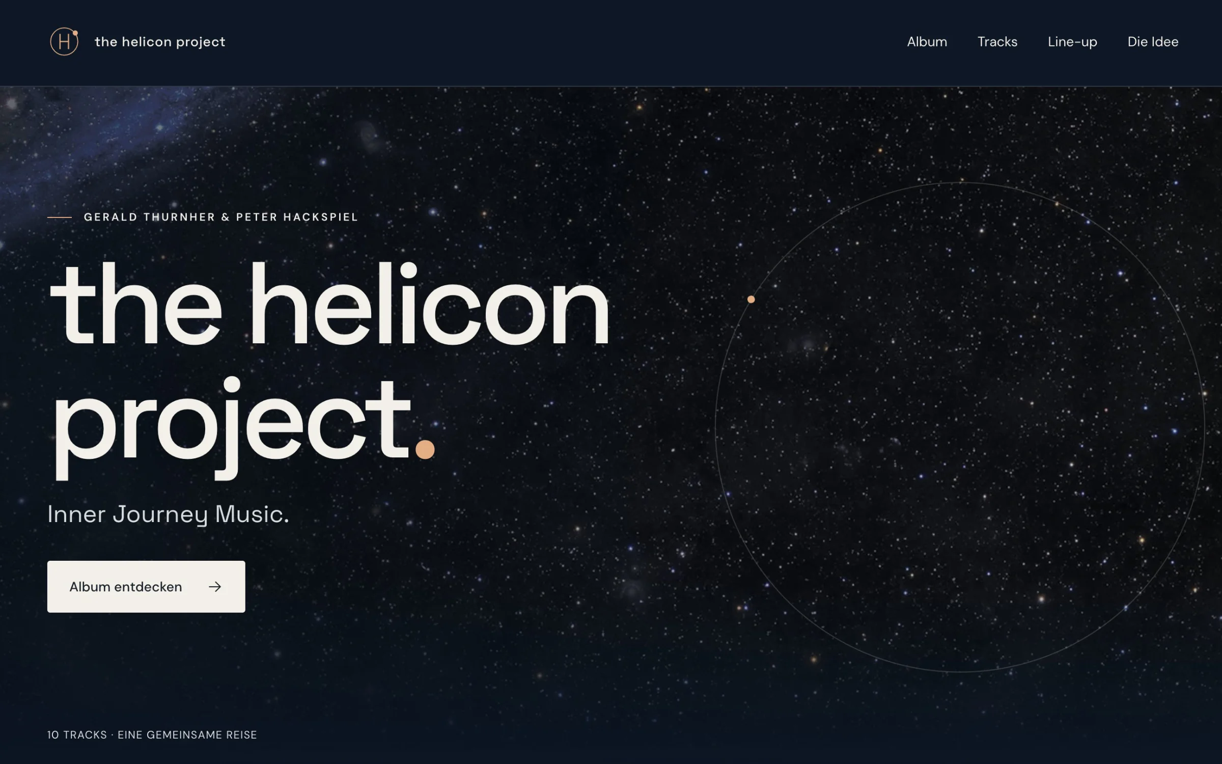 Website von the helicon project: dunkler Sternenhintergrund, große helle Schrift und eine feine Kreisgrafik.