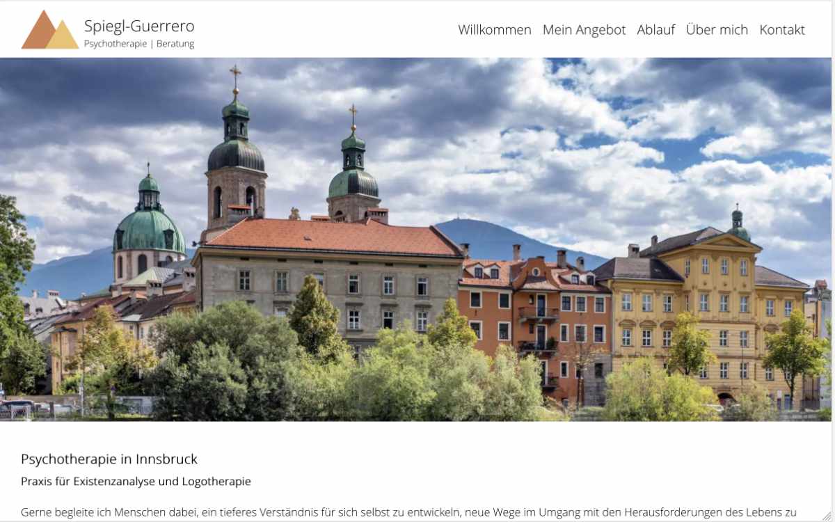 Laptop Bildschirm mit Bild von einer Frühlingswiese mit Blumen